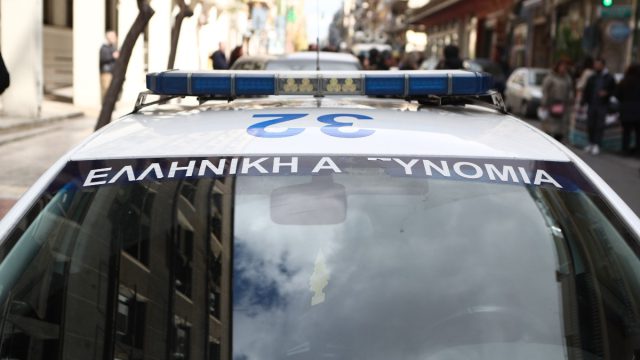 Δύο γυναίκες έγιναν τρόμος: Άρπαζαν πορτοφόλια ηλικιωμένων και σήκωναν μετρητά από τα ΑΤΜ!