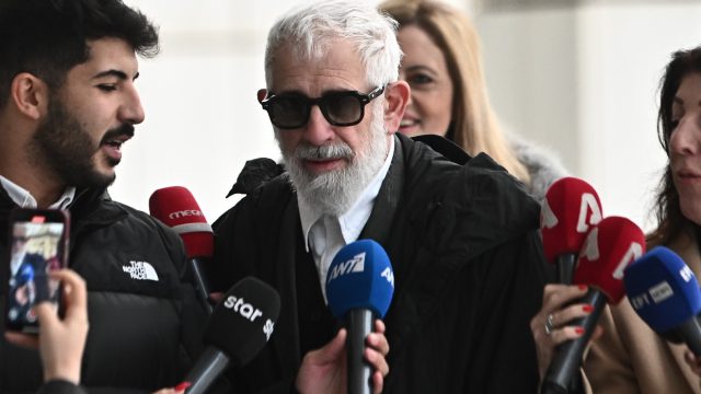 Αποκαλύψεις για τον Πέτρο Φιλιππίδη: «Είχε σπάσει στο ξύλο στα μάτια μας ηθοποιό, αν δεν ήταν ο Σκιαδαρέσης…»