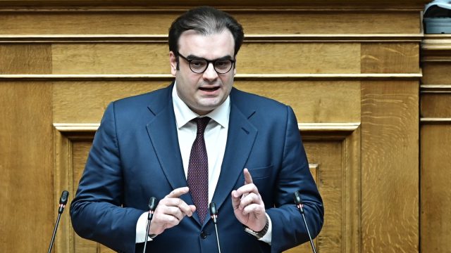 Πιερρακάκης: Το Δημόσιο παραιτείται από τις εφέσεις για τις αποζημιώσεις σε Μάνδρα και Μάτι