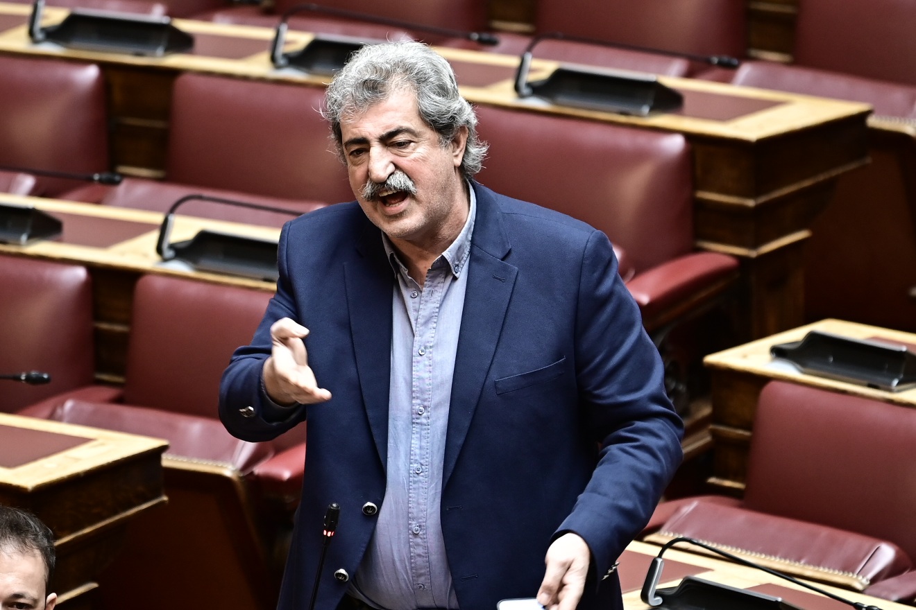 Δύσπιστος, πολύ δύσπιστος ο Πολάκης με πρόσφατη δημοσκόπηση