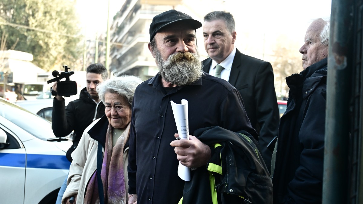 Άλλος Άνθρωπος: Ο Κωνσταντίνος Πολυχρονόπουλος άνοιξε παραδοσιακό καφενείο – «Με πιάνουν τα γέλια με τις κατηγορίες»
