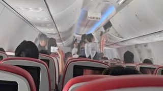 Στιγμές τρόμου σε πτήση για την Μπανγκόκ – Φλεγόμενο power bank γέμισε με καπνό την καμπίνα (Video)