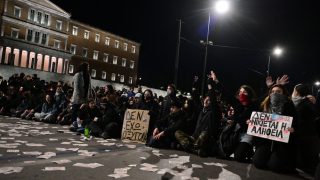 Τέμπη: Ποινική δίωξη σε βαθμό πλημμελήματος στους 11 από τους 14 συλληφθέντες για τα επεισόδια στο κέντρο της Αθήνας