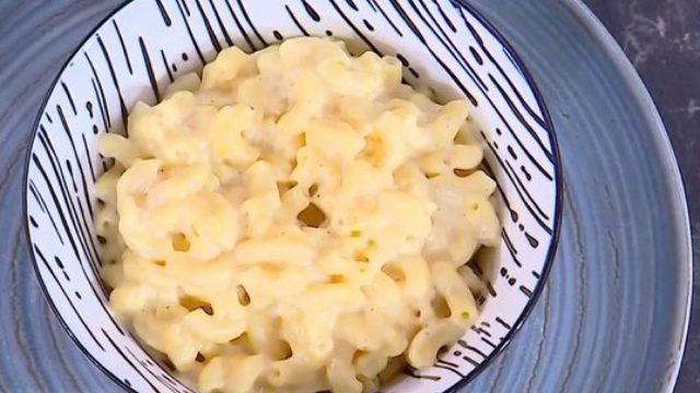 Συνταγή για Mac and cheese από τον Δημήτρη Σκαρμούτσο