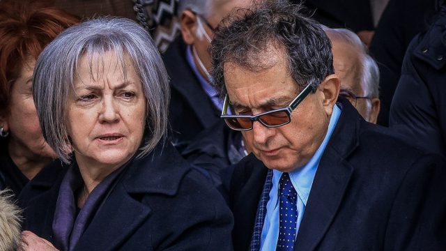Σοφία Αποστολάκη: Αφαιρείται από τη μητέρα του Βασίλη Καλογήρου η εποπτεία της υπόθεσης των Τεμπών