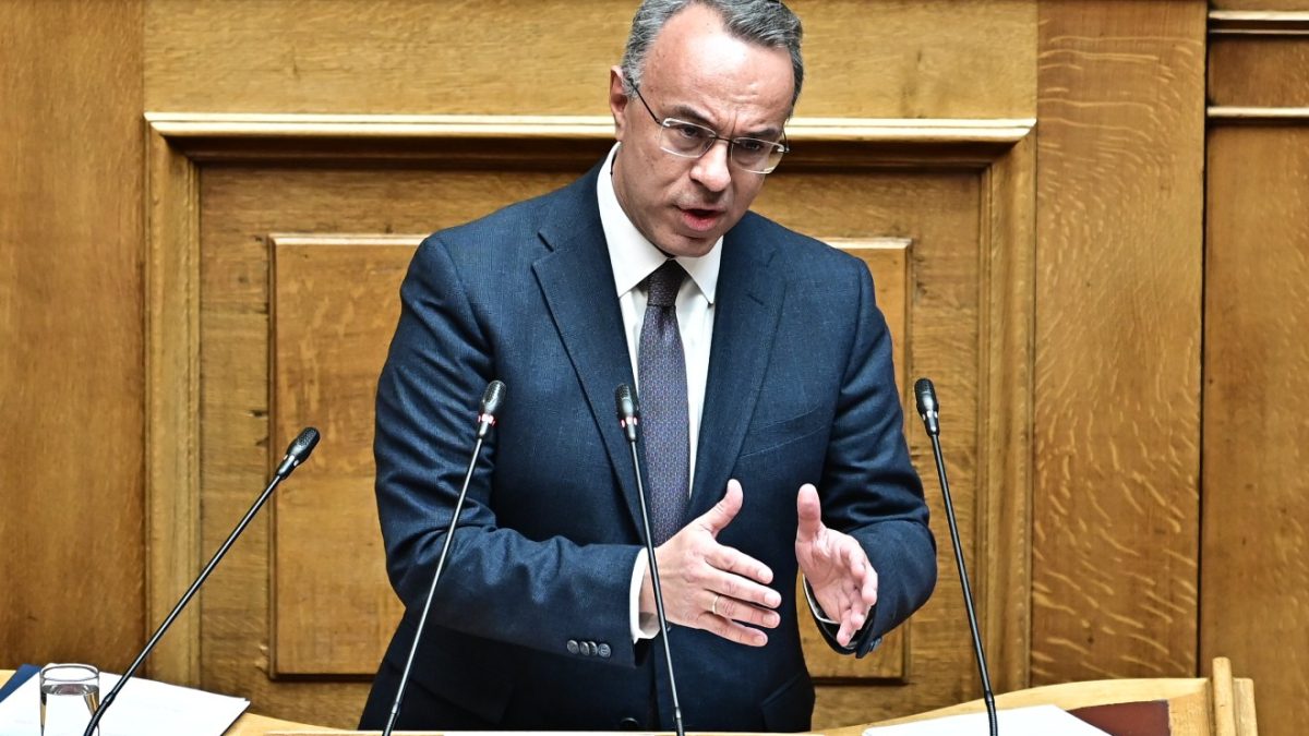 Σταϊκούρας σε άλλον πλανήτη: «Ναι, εγώ μετακινούμαι με τα τρένα – Κινούμαστε στη σωστή κατεύθυνση»