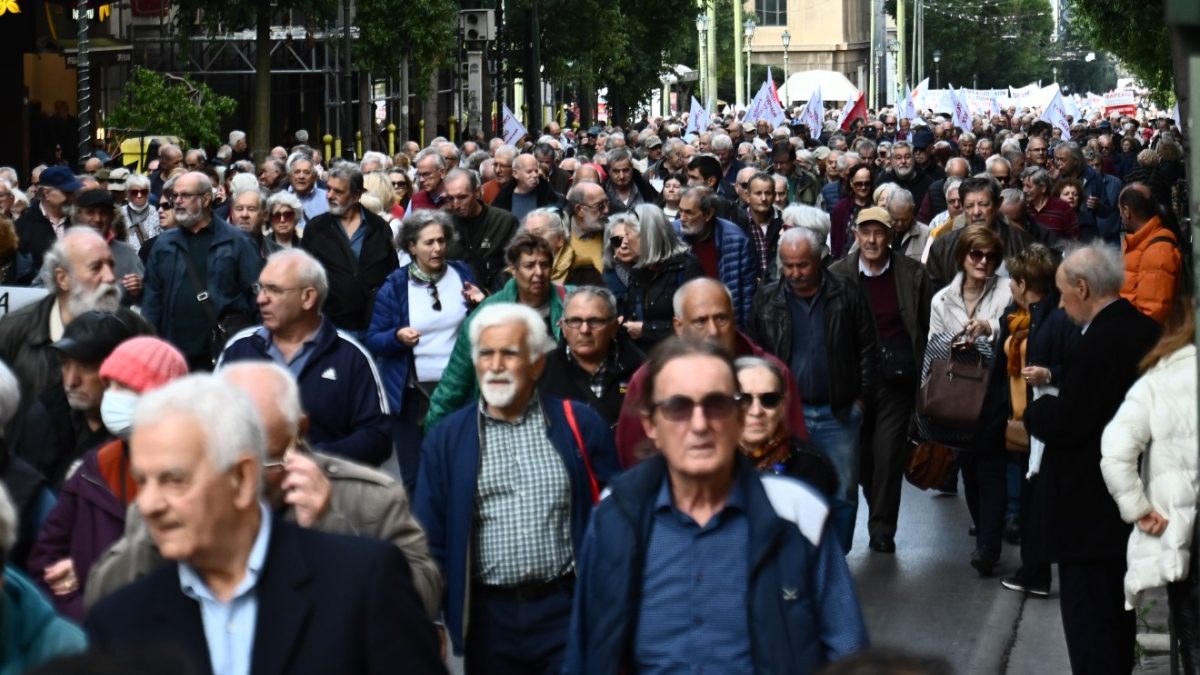 Σύνταξη στα 56 και τα 62 χρόνια: Για ποιους ισχύει – Οι κατηγορίες που ευνοούνται