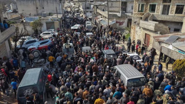 Παγκόσμια ανησυχία για τον νέο εμφύλιο στη Συρία – Εγκαταλείπουν τα σπίτια τους δεκάδες οικογένειες