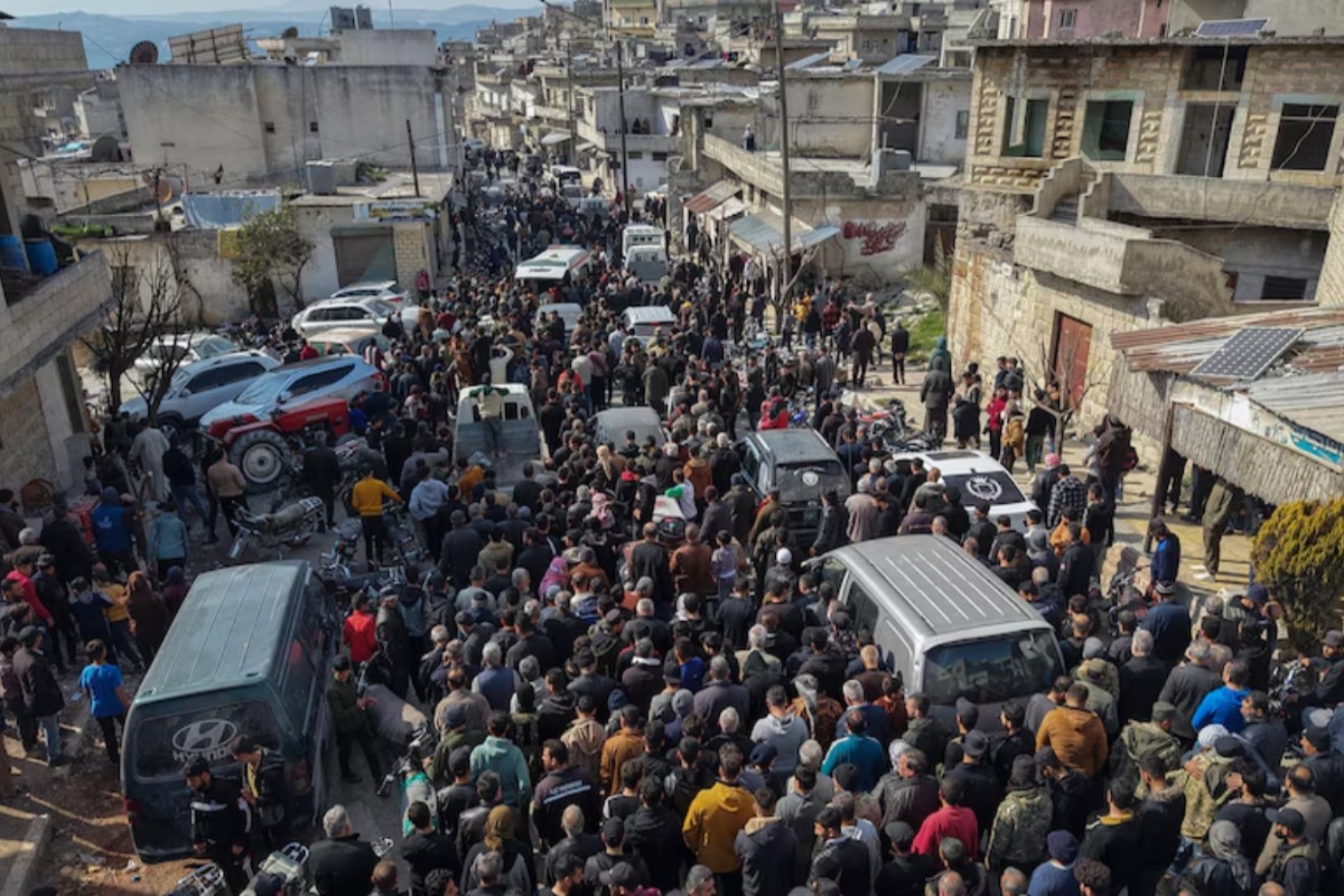 Παγκόσμια ανησυχία για τον νέο εμφύλιο στη Συρία – Εγκαταλείπουν τα σπίτια τους δεκάδες οικογένειες