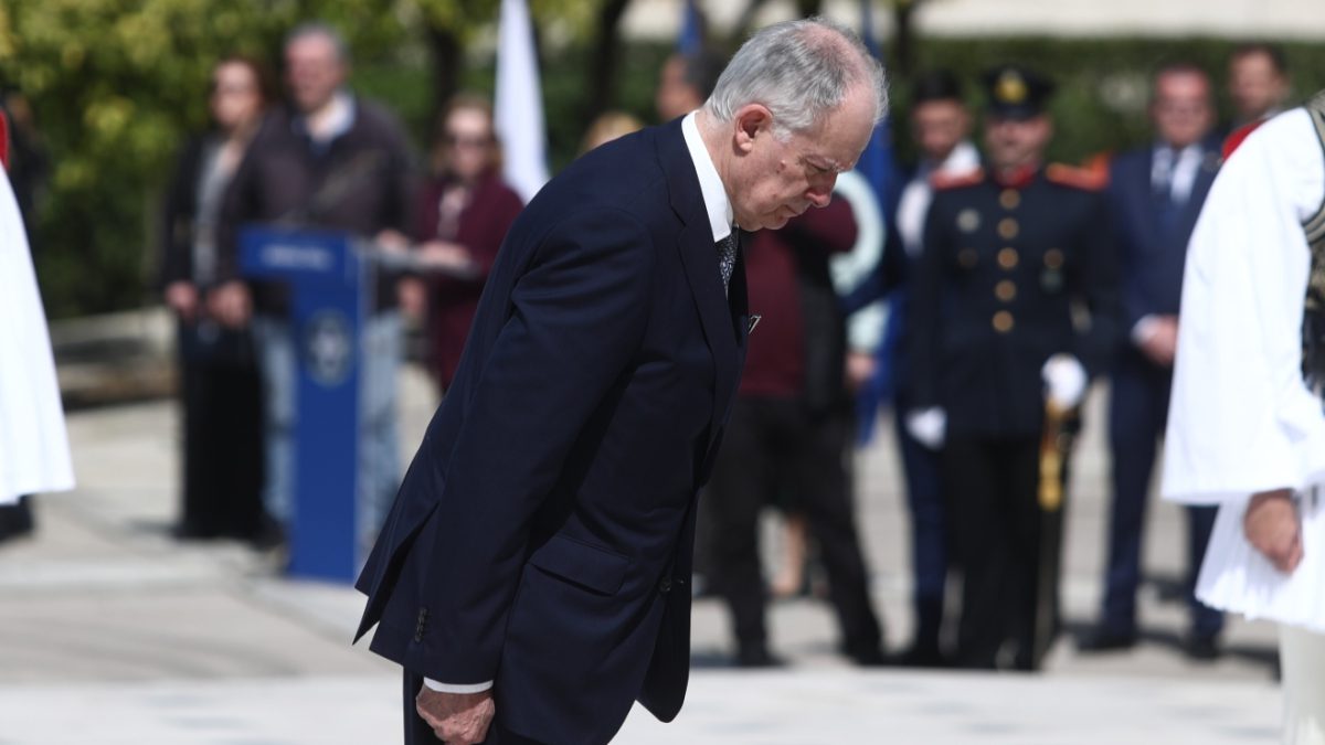 Κωνσταντίνος Τασούλας: Η κατάθεση στεφάνου από τον νέο Πρόεδρο της Δημοκρατίας στον Άγνωστο Στρατιώτη
