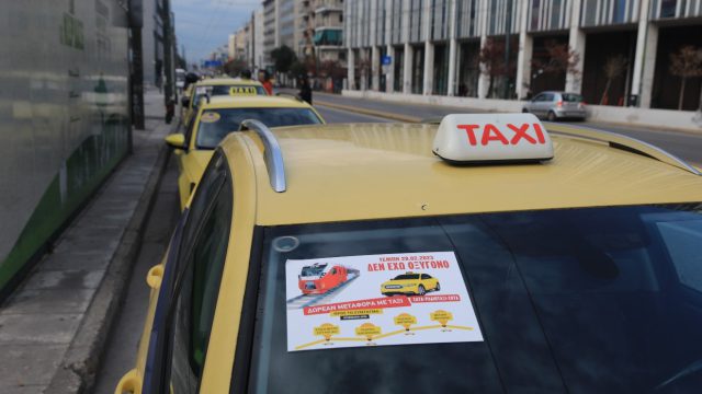 Τραγωδία στην Πειραιώς: Δυστύχημα με ταξί και νεκρός ο οδηγός!