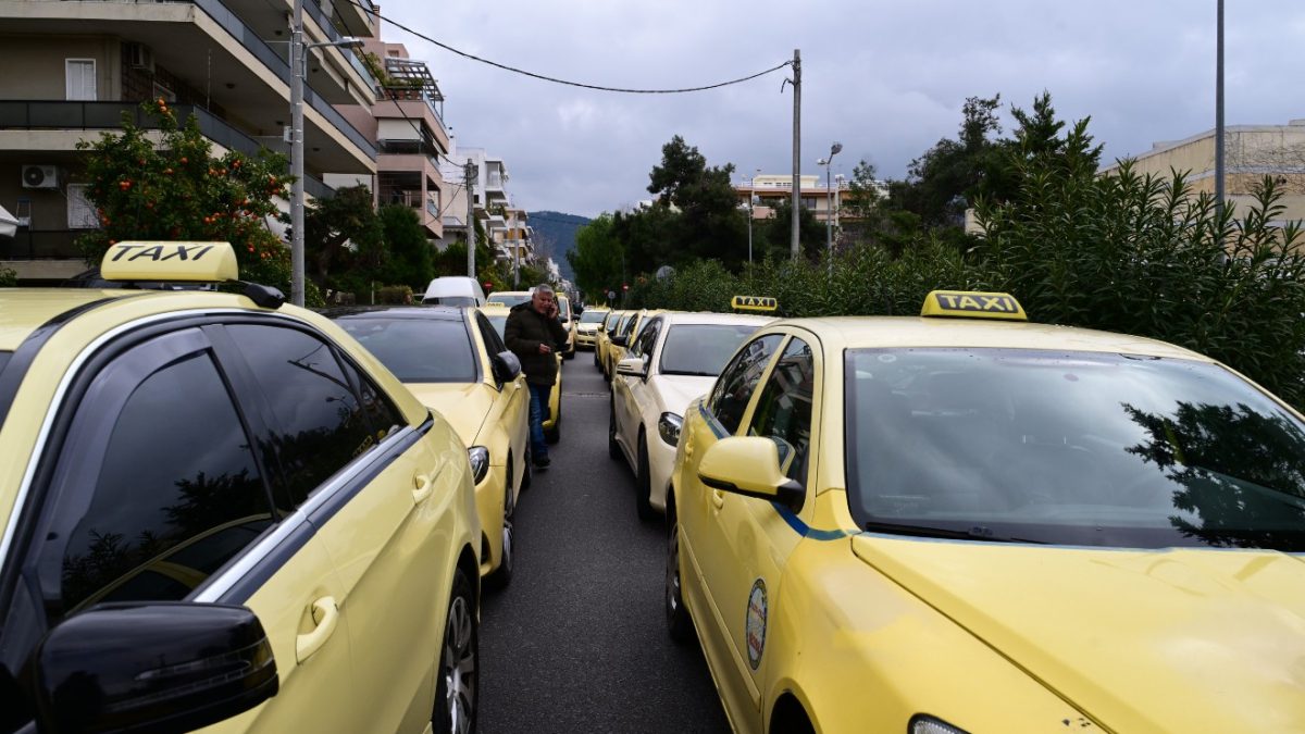 Οριστική απόφαση του ΣτΕ: Υποχρεωτικό το σήμα POS στα ταξί