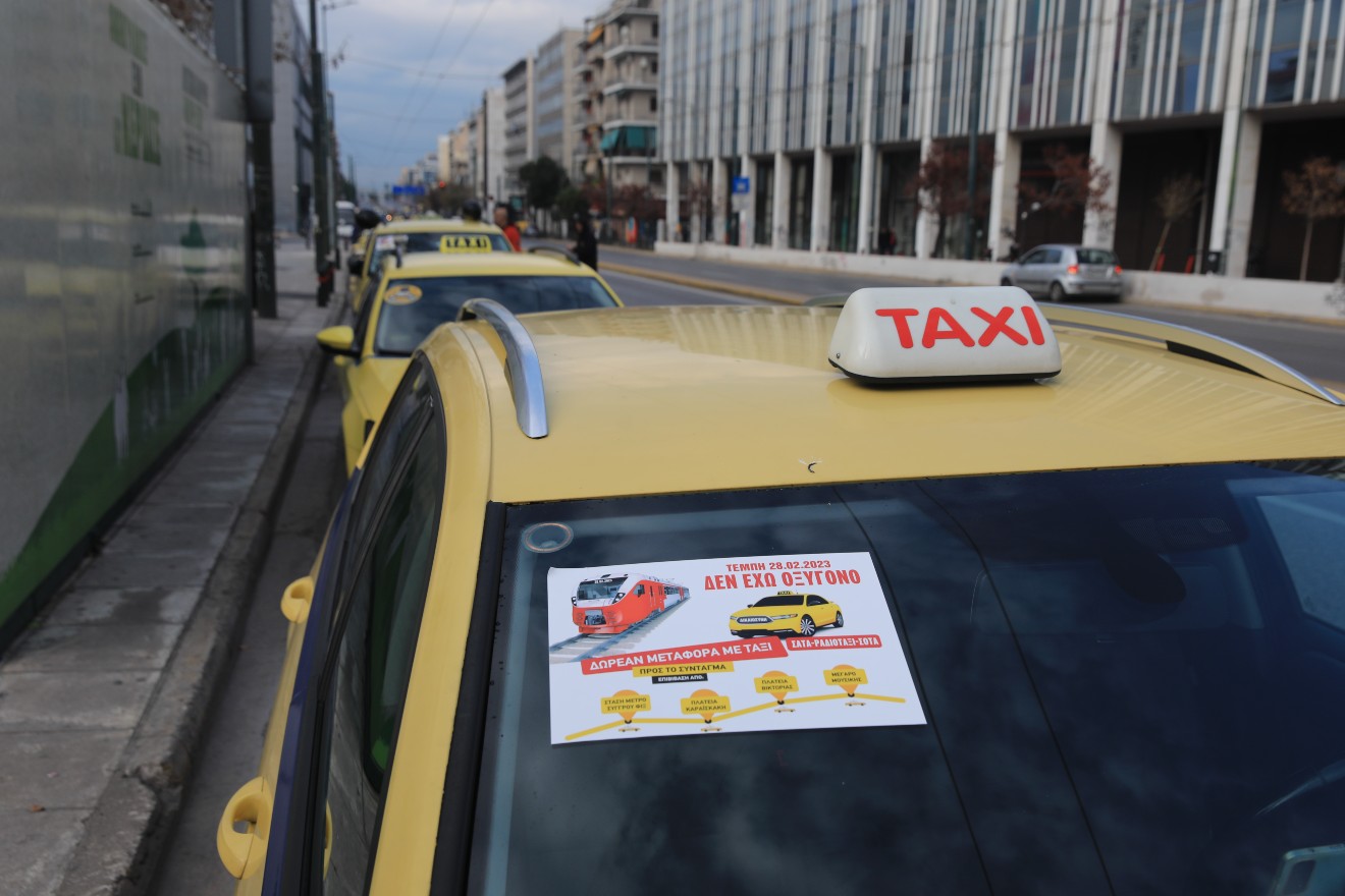 Τραγωδία στην Πειραιώς: Δυστύχημα με ταξί και νεκρός ο οδηγός!