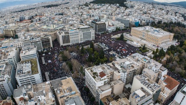 Η 28η Φεβρουαρίου 2025 έμεινε στην ιστορία: Ξεπέρασαν κάθε προηγούμενο οι συγκεντρώσεις για τα Τέμπη – Η αντίδραση της κυβέρνησης και το σενάριο εκλογών