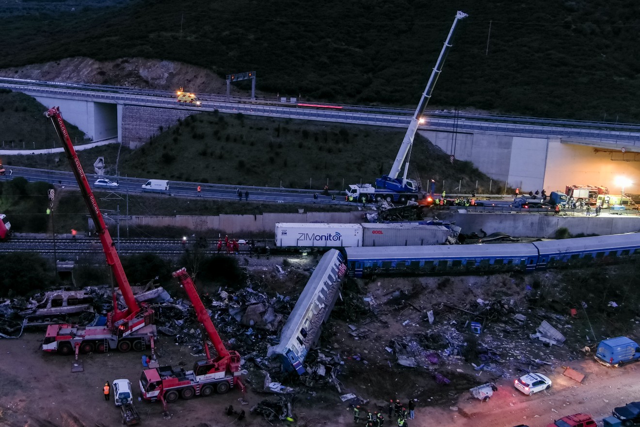 Αδιανόητο χάος στα Τέμπη: Δεν είχαν καν ιδέα πού βρισκόταν το μοιραίο τρένο κι έκαναν πλάκα!
