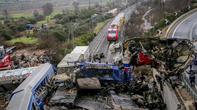 Κι άλλη εγκληματική παράλειψη για τα Τέμπη: «Λείπουν καταθέσεις για το μπάζωμα»