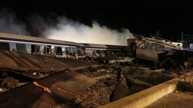 Τέμπη: Ένας σιδηρόδρομος… χαβαλετζήδων που σκότωσαν 57 άτομα – Η σταθμάρχης που προσπαθούσε μόνη της τη μοιραία νύχτα
