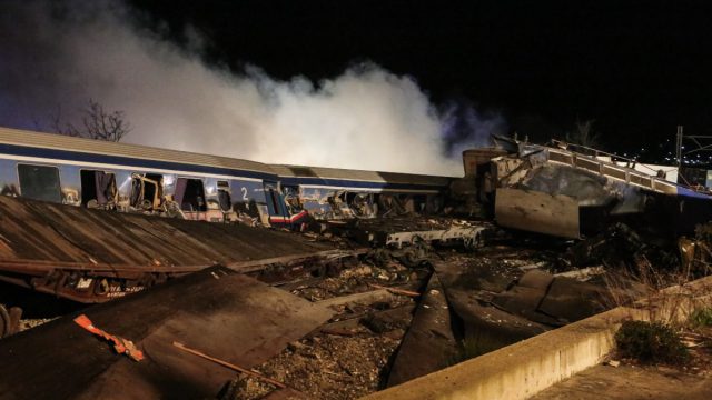 Τέμπη: Διορισμένοι φονιάδες του σιδηροδρόμου οδήγησαν κατά συνείδηση 57 ψυχές στο θάνατο – «Γιατί ασχολούμαστε τώρα με αυτά;»