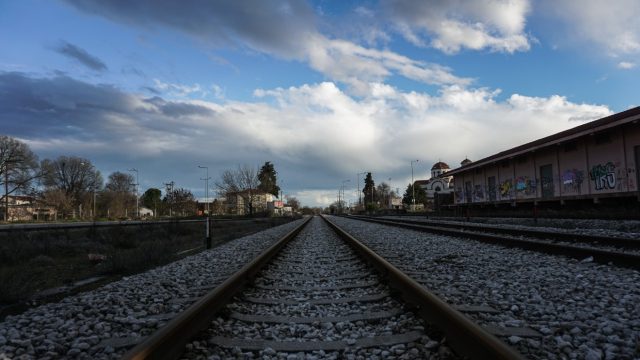 Οι χρόνιες παθογένειες του ελληνικού σιδηροδρόμου: Γιατί δεν μπορεί να μπει λουκέτο στον ΟΣΕ