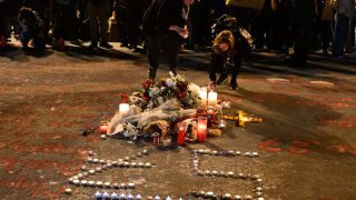 «Δεν φεύγει ο πόνος, δε σβήνει η οργή»: Ξεκίνησε το νέο συλλαλητήριο για τα Τέμπη στο Σύνταγμα