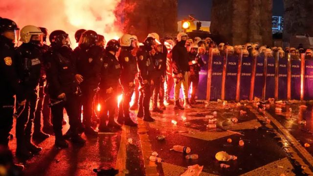 Εκρηκτικό κλίμα στην Τουρκία: Ολονύχτιες διαδηλώσεις για τον Ιμάμογλου – «Τρομοκρατία του δρόμου» λέει ο Ερντογάν