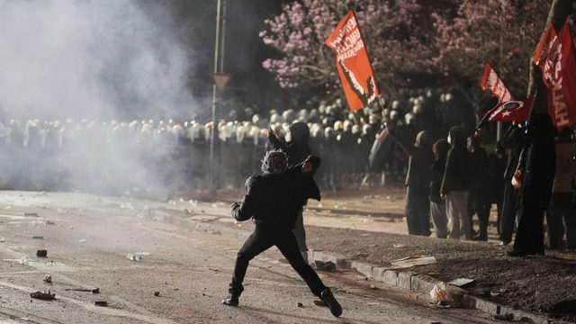 Την προφυλάκιση του Ιμάμογλου ζητούν οι εισαγγελείς – Εκτεταμένα επεισόδια την ώρα της κατάθεσής του