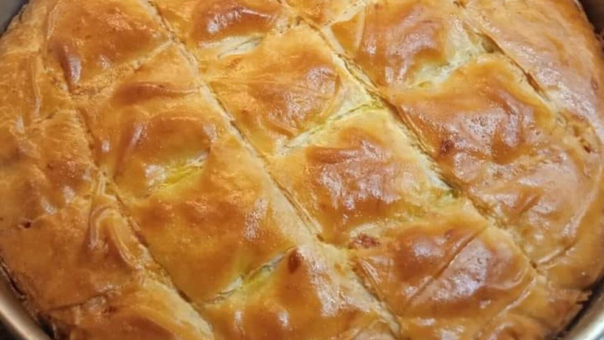 Υπέροχη συνταγή: Τραγανή τυρόπιτα της γιαγιάς