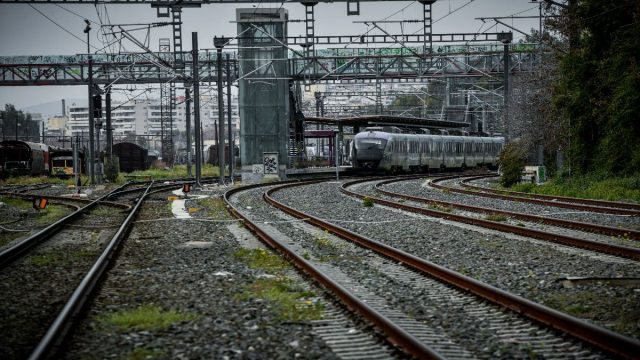Στρατηγικές παρεμβάσεις για τον σιδηρόδρομο στην Ελλάδα: Υπογράφονται οι συμβάσεις για την τηλεδιοίκηση στον ΟΣΕ