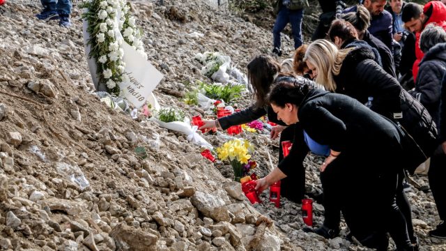 Τέμπη: Σημαντικό εύρημα στα συντρίμμια του μοιραίου τρένου – Η καταγγελία Καρυστιανού