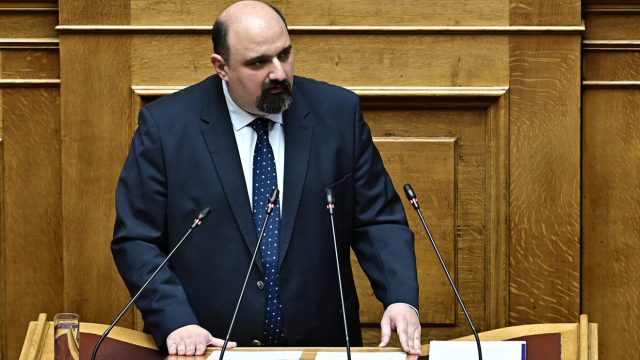 Τραγωδία στα Τέμπη: Παραιτήθηκε οριστικά ο Χρήστος Τριαντόπουλος – Το ανακοίνωσε από το βήμα της Βουλής