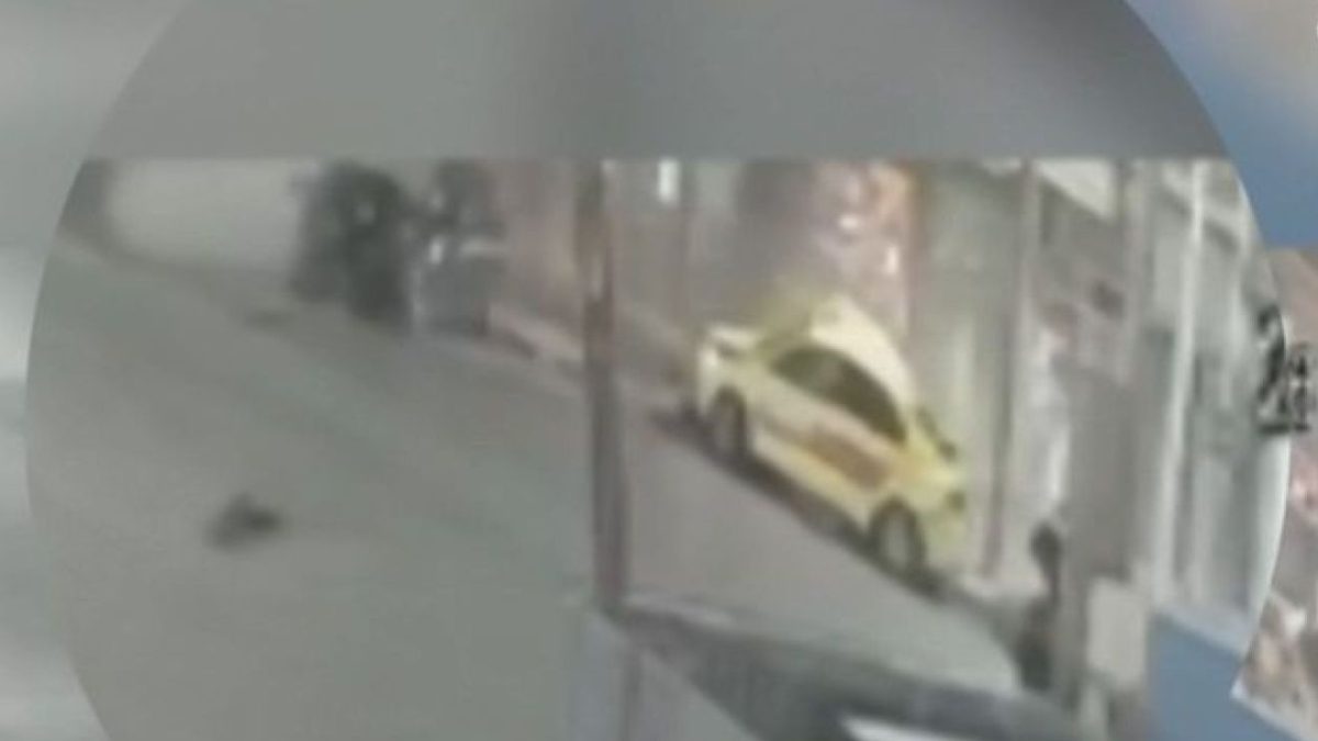 Τροχαίο στη Θηβών: Βίντεο ντοκουμέντο από τη θανάσιμη σύγκρουση – Νοσηλεύεται φρουρούμενη η 22χρονη, πέρασε με κόκκινο