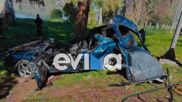 Νεκροί δύο 20χρονοι σε τροχαίο στη Χαλκίδα – «Καρφώθηκε» σε δέντρο το αυτοκίνητό τους