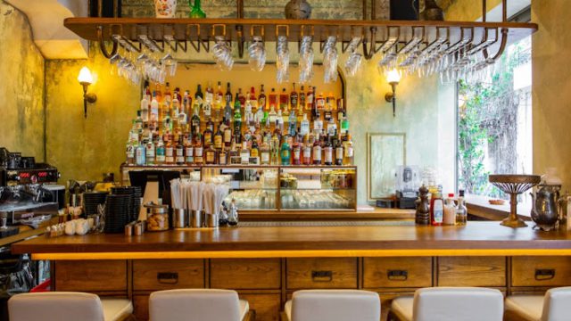 Usurum Gastrobar: Το all day στέκι στου Ψυρρή που γίνεται πανικός καθημερινά – Σας προτείνουμε άλλα 4 στέκια στην περιοχή