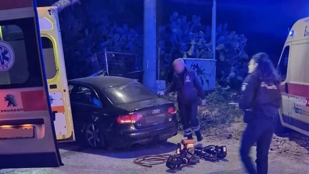 Τροχαίο στη Βάρη: Σχεδόν διαλύθηκε ο τοίχος στο δυστύχημα – Συνέβη σε πολύ επικίνδυνο σημείο