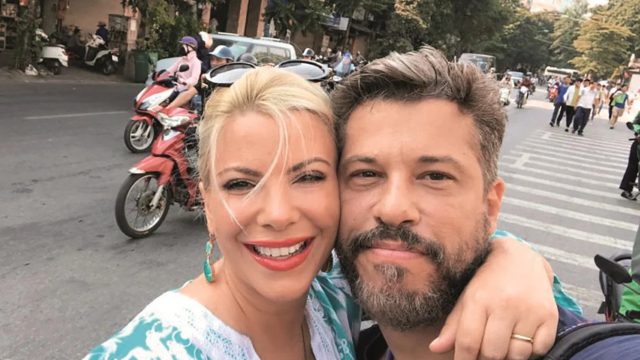 Χάρης Βαρθακούρης: «Η θέση της Αντελίνας τώρα είναι στο σπίτι με τις κόρες μας»