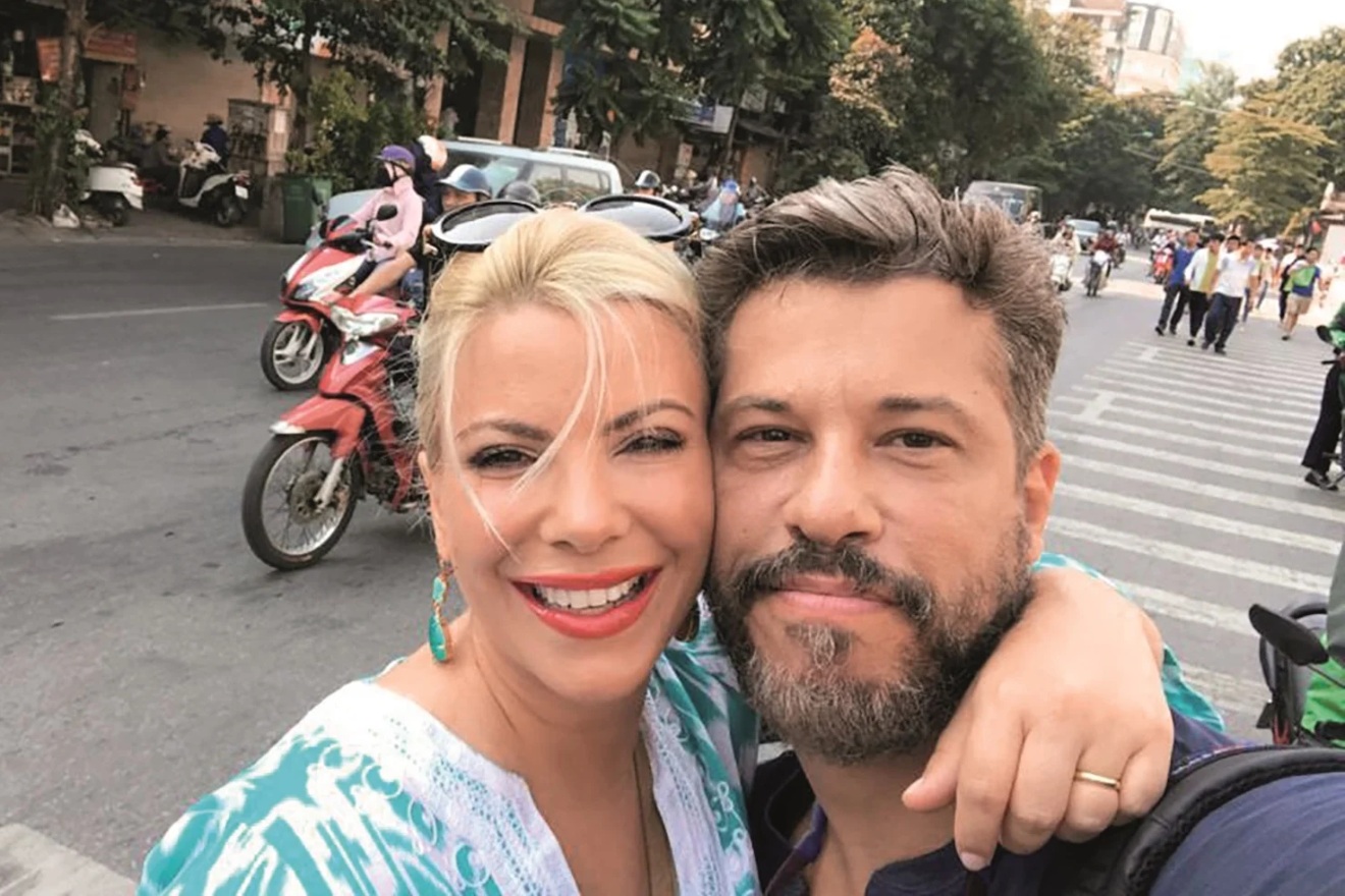 Χάρης Βαρθακούρης: «Η θέση της Αντελίνας τώρα είναι στο σπίτι με τις κόρες μας»
