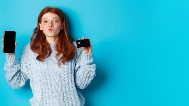Το 80% γυρνάει την… πλάτη στα μετρητά: Η Gen Z στρέφεται στις ψηφιακές πληρωμές