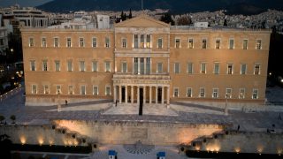 Βουλή: Φωταγωγήθηκε για την Παγκόσμια Ημέρα Σπάνιων Παθήσεων
