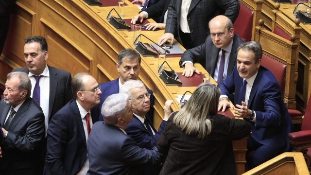 Δημοσκόπηση GPO: Ανεβαίνει επικίνδυνα η Πλεύση Ελευθερίας – Καταρρέουν τα ποσοστά της κυβέρνησης