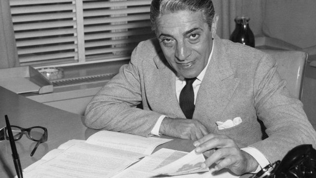 «Ο Αριστοτέλης Ωνάσης έβρισκε παρηγοριά σε νεαρούς Ιταλούς» – Τι αναφέρει νέο βιβλίο