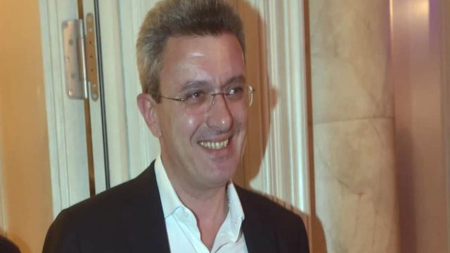 «Ήταν η παρηγοριά μου…» – Στην φόρα η άγνωστη σχέση του Νίκου Χατζηνικολάου με πασίγνωστο τραγουδιστή