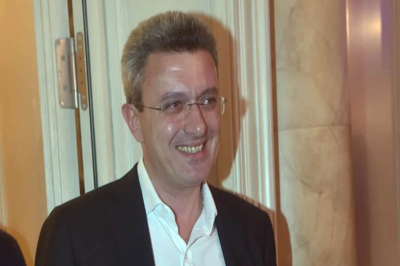 «Ήταν η παρηγοριά μου…» – Στην φόρα η άγνωστη σχέση του Νίκου Χατζηνικολάου με πασίγνωστο τραγουδιστή