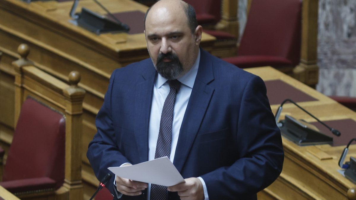 Καρυστιανού για Τριαντόπουλο: «Κίνηση δειλίας και όχι βέβαια μεγαλοψυχίας» – Άνω κάτω η πολιτική σκακιέρα