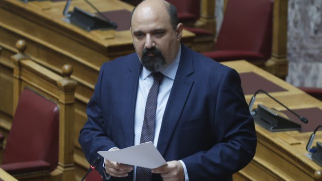 Καρυστιανού για Τριαντόπουλο: «Κίνηση δειλίας και όχι βέβαια μεγαλοψυχίας» – Άνω κάτω η πολιτική σκακιέρα