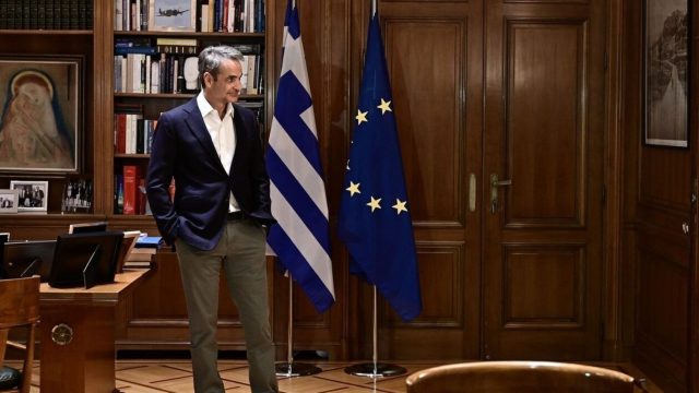 Ο ανασχηματισμός προκαλεί απανωτές… αρρυθμίες σε Μαξίμου και Νέα Δημοκρατία