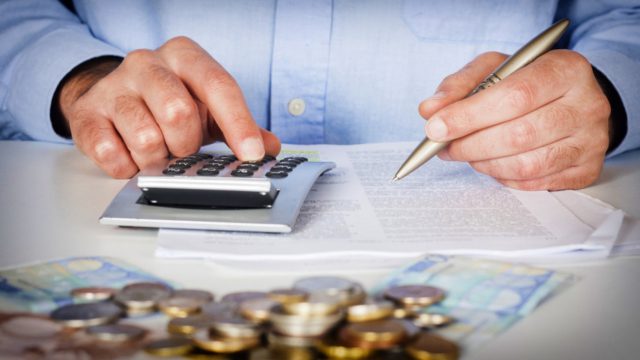 Εφορία: Έτσι θα απαλλαγείτε από τα χρέη!