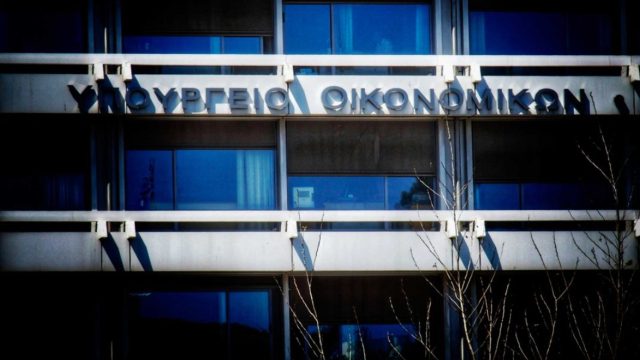 Η μείωση των φόρων στη μεσαία τάξη και οι αλλαγές στις φορολογικές δηλώσεις