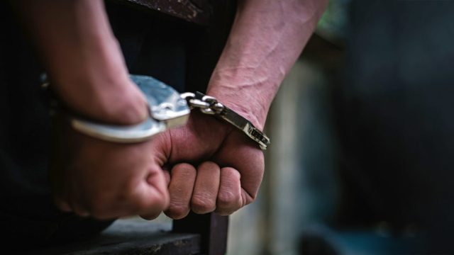 Απίστευτο περιστατικό στη Μαγνησία: 45χρονος πουλούσε πορνό με τη σύζυγό του