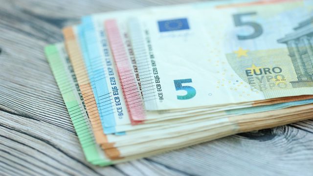 Δημόσιο: Αυτοί είναι οι νέοι μισθοί – Αυξήσεις για όλους με βάση τον κατώτατο μισθό