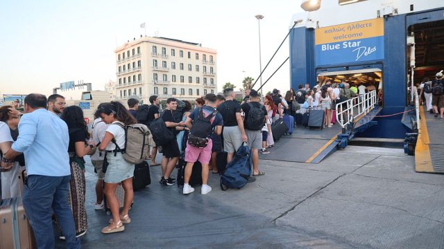 Πάσχα: Ξεκίνησε η έξοδος μια εβδομάδα πριν – Στο 70% η πληρότητα των πλοίων